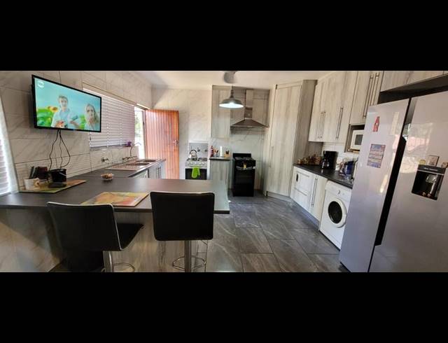 4 BEDROOM HOUSE FOR SALE IN BRACKENDOWNS